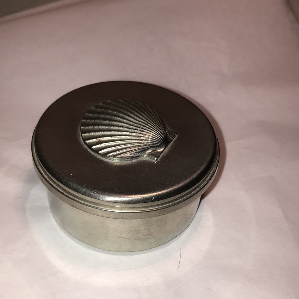 Woodbury SEA SHELL BOX / LID 3.5" DIA